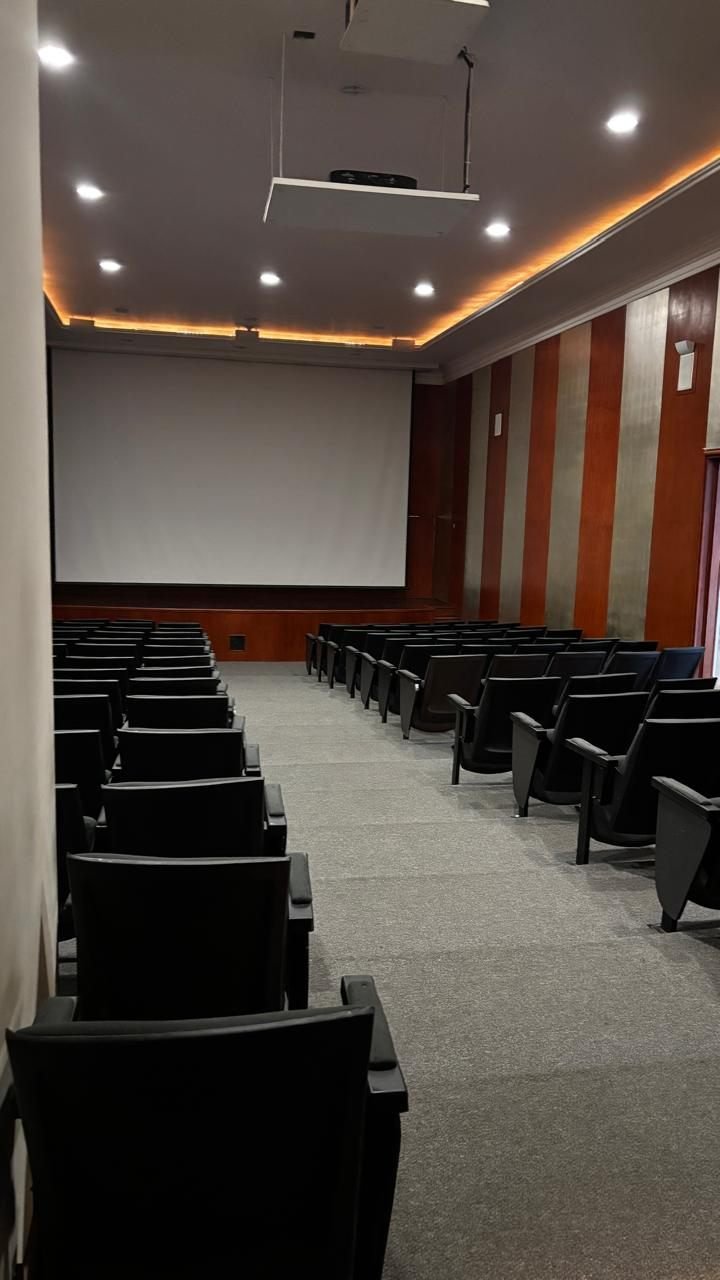 Sala del Auditorio del Museo Arocena, sede Torreón, lista para el curso